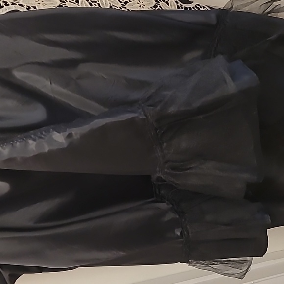 SLNY Black Dress with White Floral Edging - Picture 6 of 6